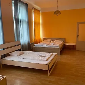 Bed & Breakfast Club, Prague